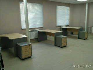 Офисная мебель Riva столы с подкатными тумбами