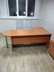 Угловой офисный стол с приставкой